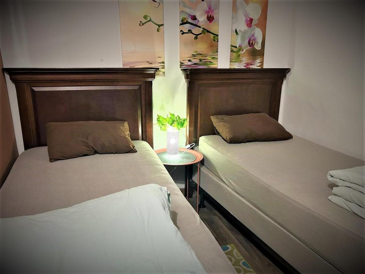 Bern Hostel คีชีเนา ภายนอก รูปภาพ