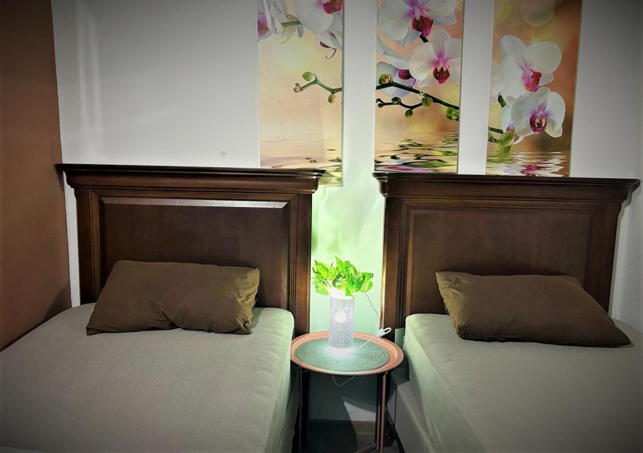 Bern Hostel คีชีเนา ภายนอก รูปภาพ