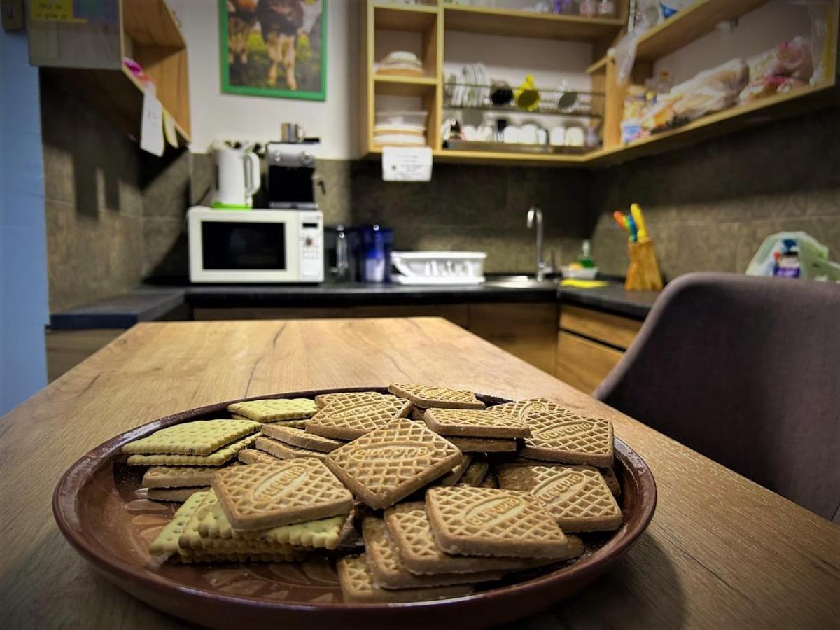 Bern Hostel คีชีเนา ภายนอก รูปภาพ