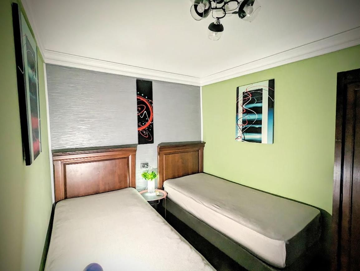 Bern Hostel คีชีเนา ภายนอก รูปภาพ